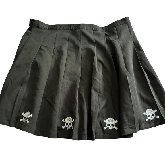 Widow Dollskill Pleated Mini Skirt Size 1X Black Embroidered Skull Crossbones - Picture 2 of 5